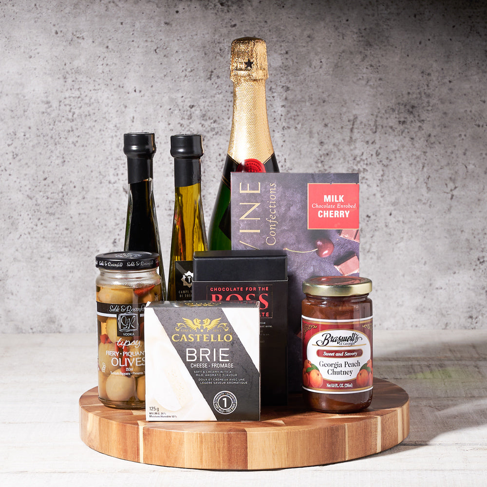 Brie Cheese and Sparkling Wine Basket, USA – how the gift is presented