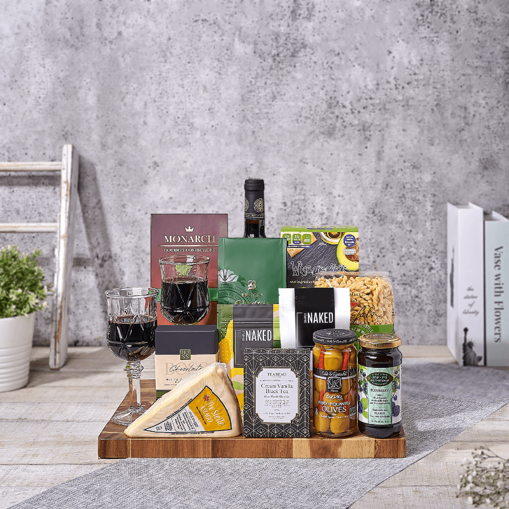 Kosher Wine and Board Gift Basket – how the gift is presented