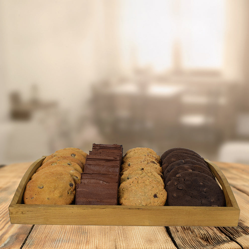 Chocolate and Cookie Pine Wood Tray – how the gift is presented
