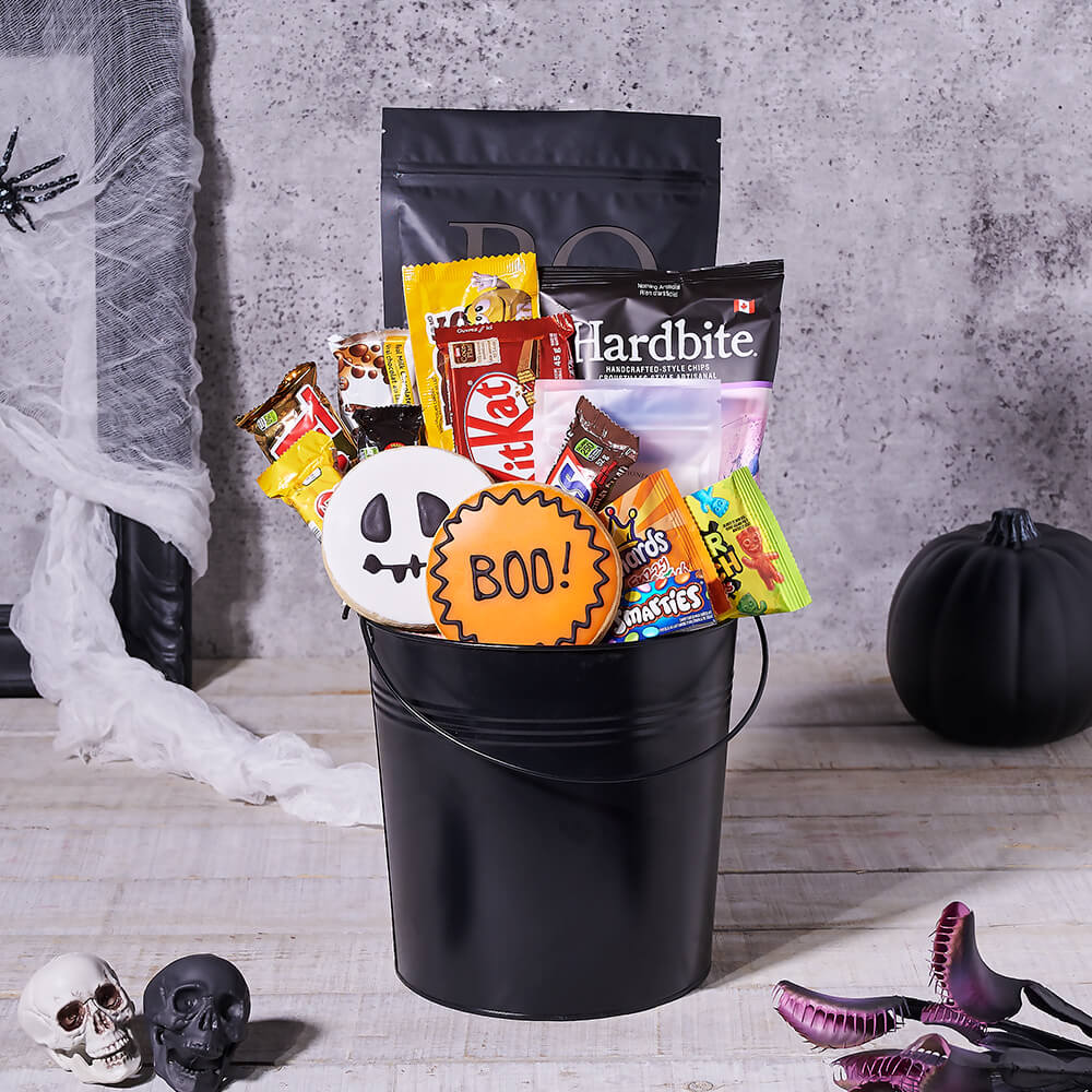 Halloween Black Bucket Candy – how the gift is presented