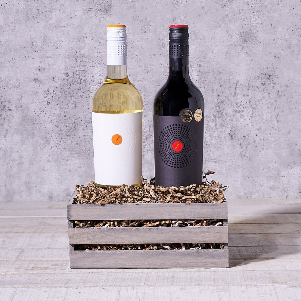 Classic Wine Basket with Two Bottles – how the gift is presented
