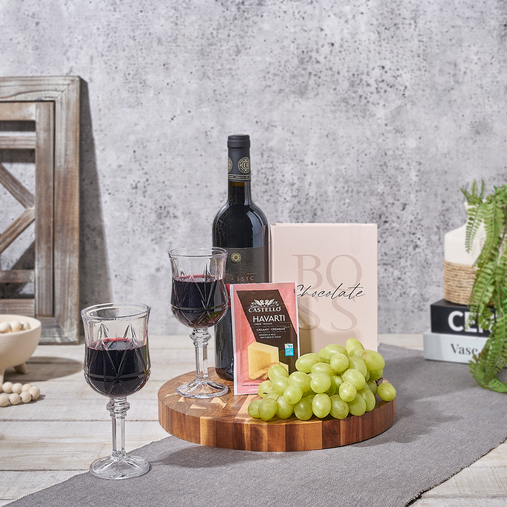 Deluxe Kosher Wine and Cheese Basket – how the gift is presented