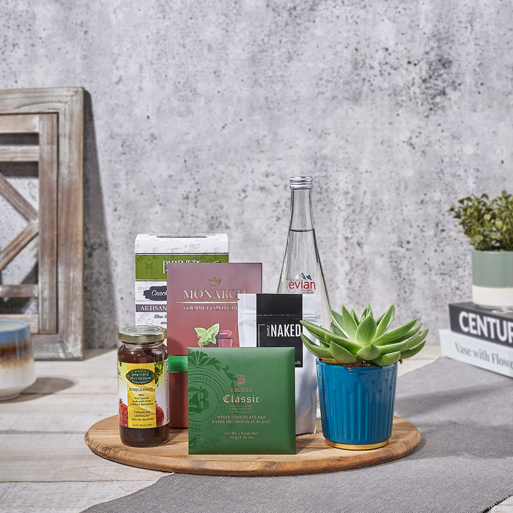 Signature Nuts and Crackers Basket – how the gift is presented