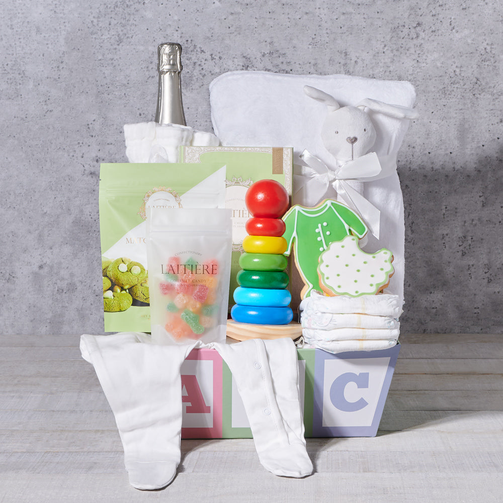 Sparkling Wine Newborn Gift Tray – how the gift is presented