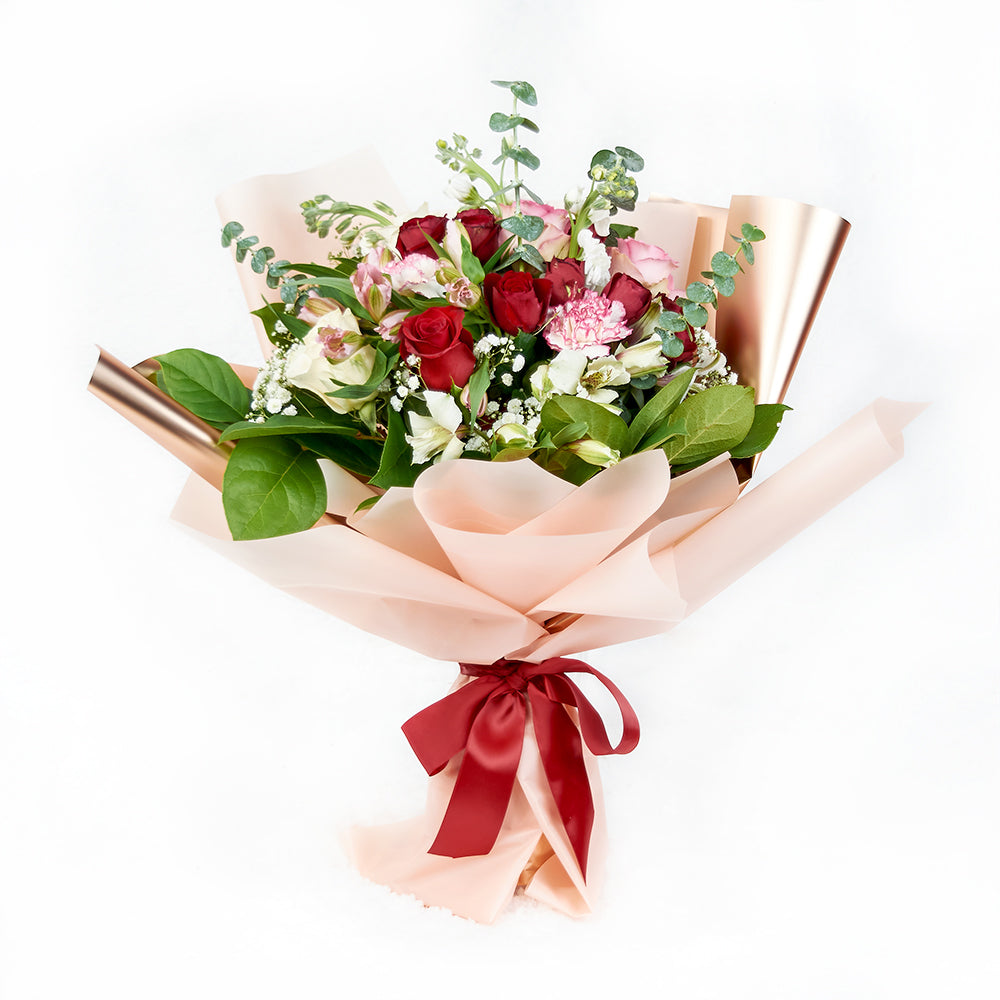 Mixed red and white rose bouquet