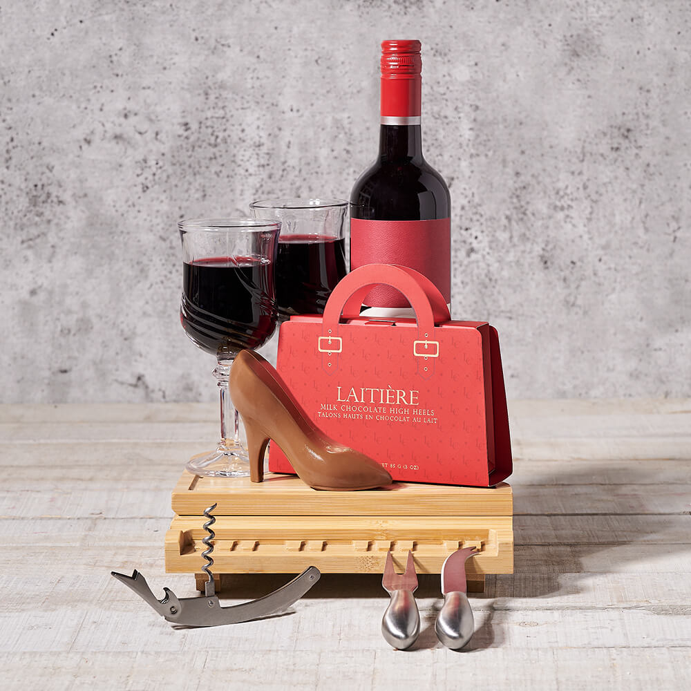 Wine and Milk Chocolate Gift Basket, USA – how the gift is presented