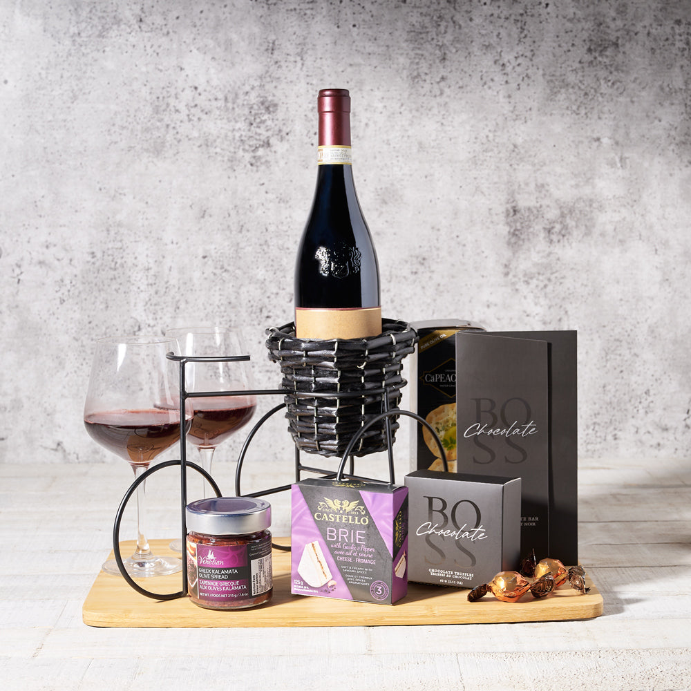 Premium Wine Basket with Brie Cheese – how the gift is presented