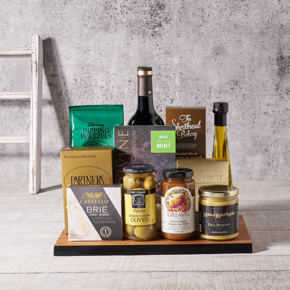 Red Wine and Brie Basket – how the gift is presented