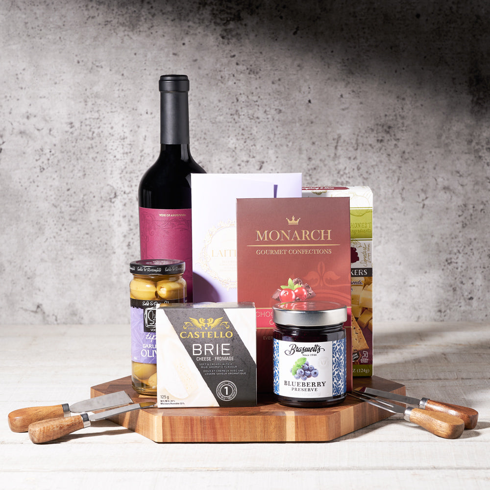 Wine Gift Basket with Cheese Platter – how the gift is presented