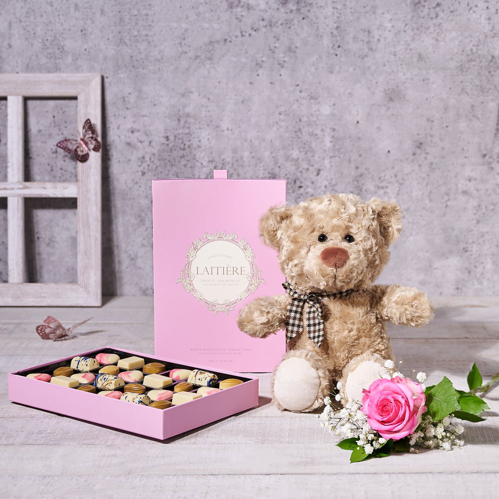 Pink Rose and White Chocolate Basket – how the gift is presented