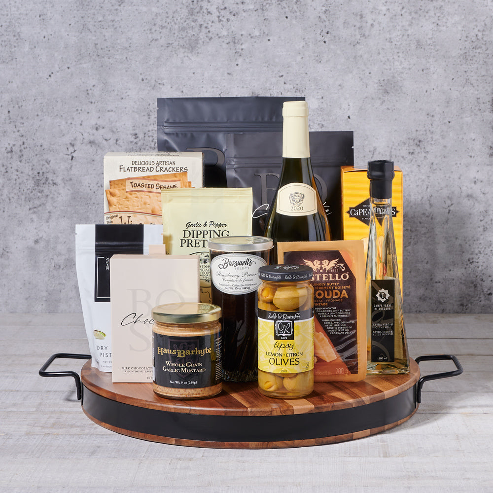 Wine Gift Basket with Gourmet Cheeses, Crackers, and Wood Cutting Board – how the gift is presented