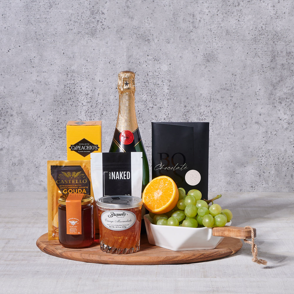 Sparkling Wine and Teak Gift Set, USA – how the gift is presented