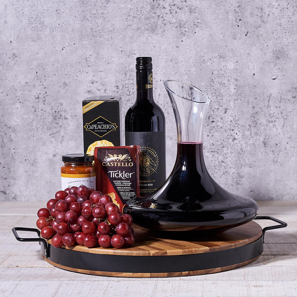 Castello Cheddar and Wine Gift Basket – how the gift is presented