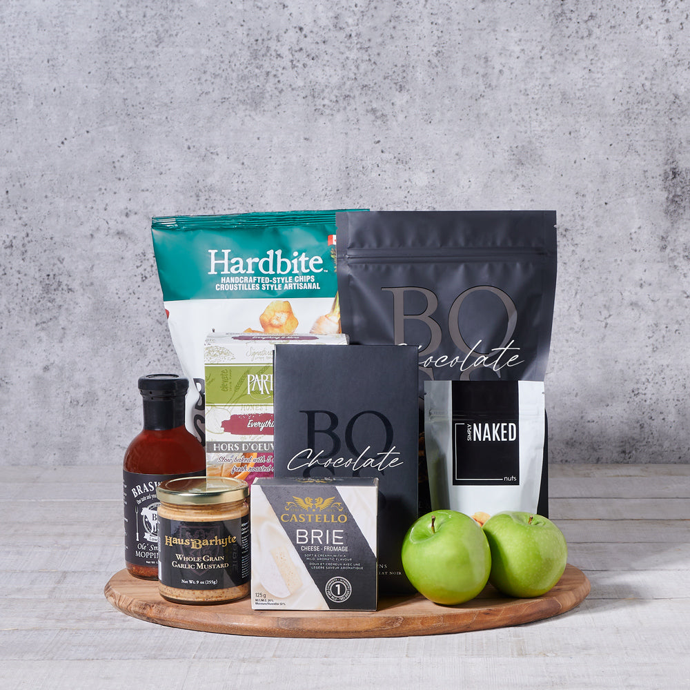 Gourmet Food Basket with Brie – how the gift is presented