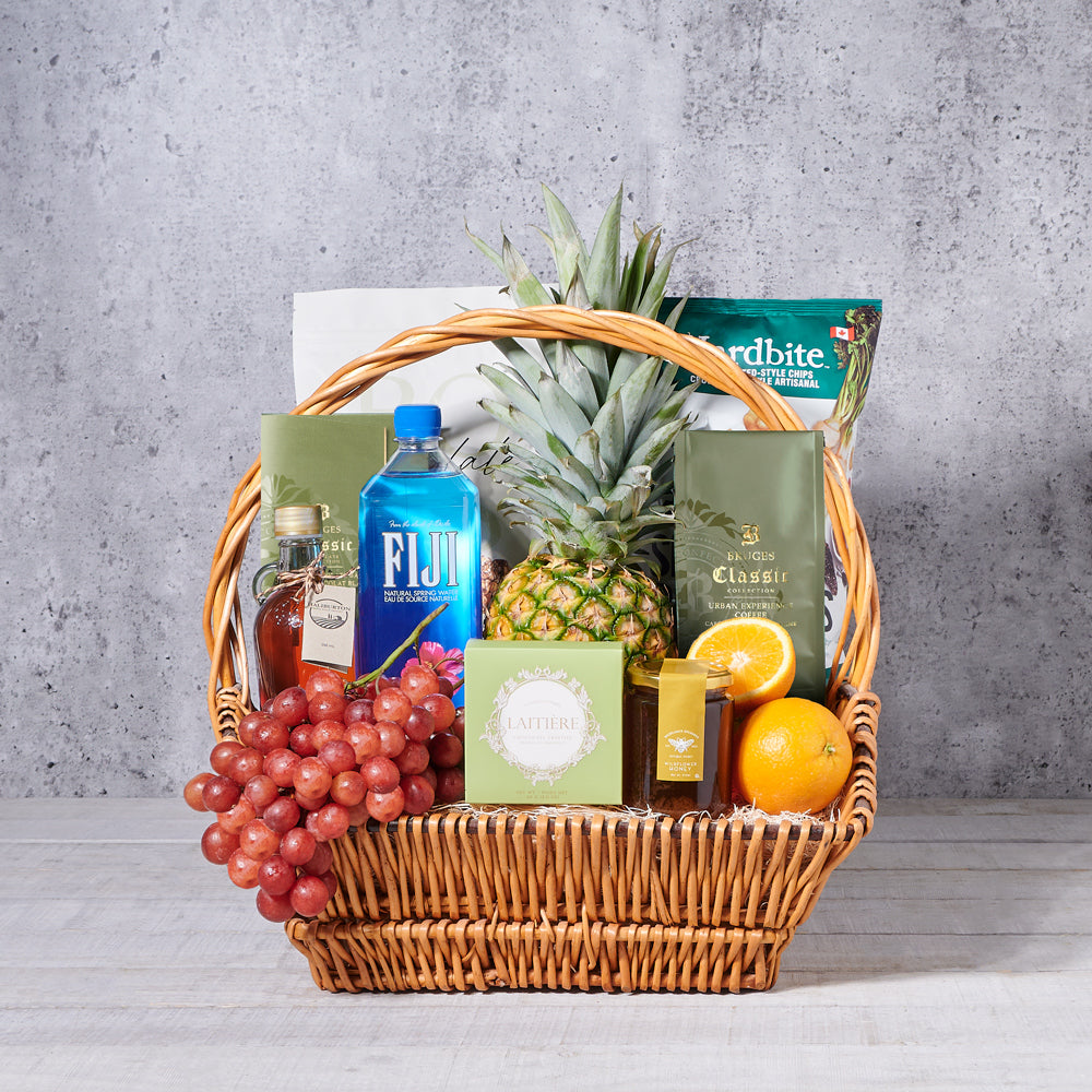 Honey and Fruit Wicker Basket – how the gift is presented