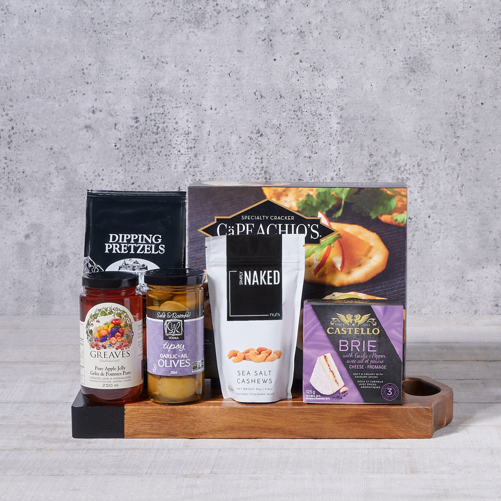 Cashews and Brie Cheese Basket – how the gift is presented