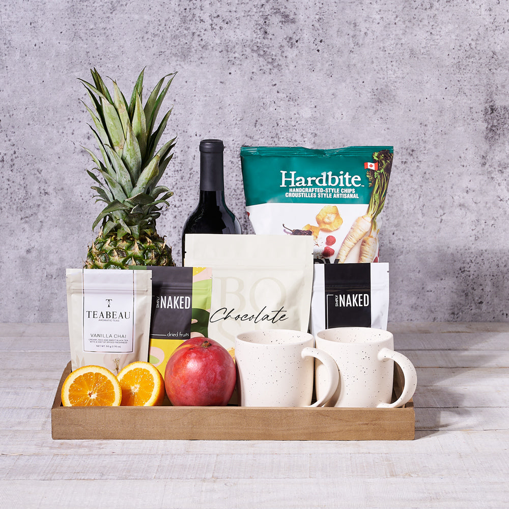 Red Wine Basket with Ceramic Mugs – how the gift is presented