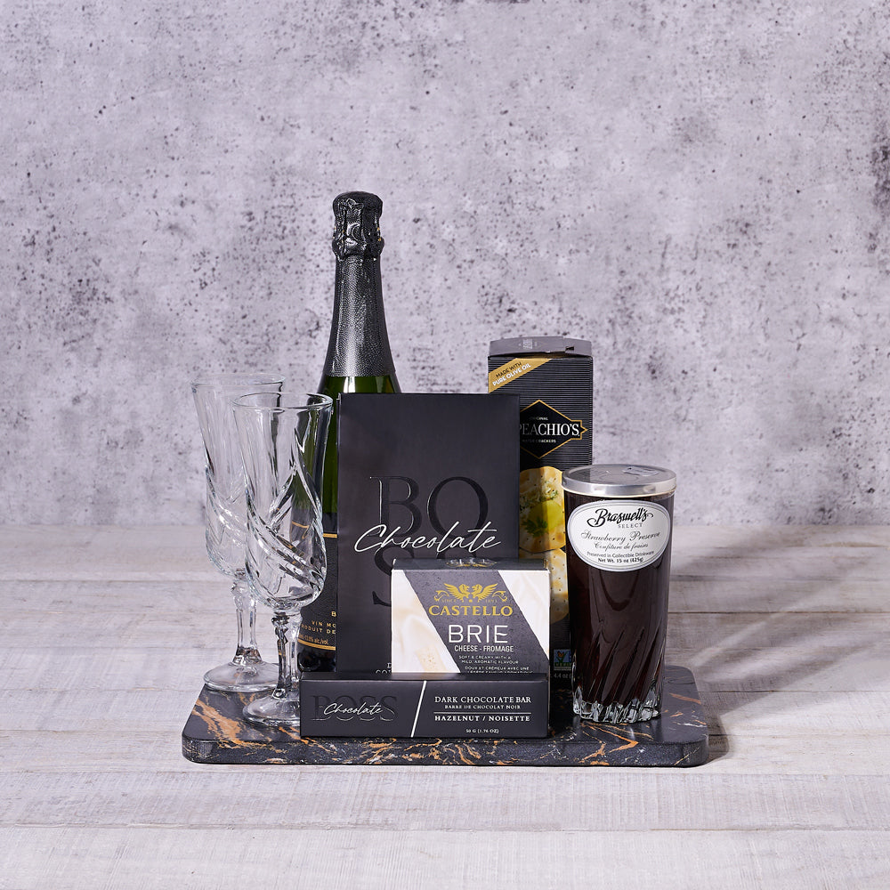 Sparkling Wine and Sweet Treats Basket, USA – how the gift is presented
