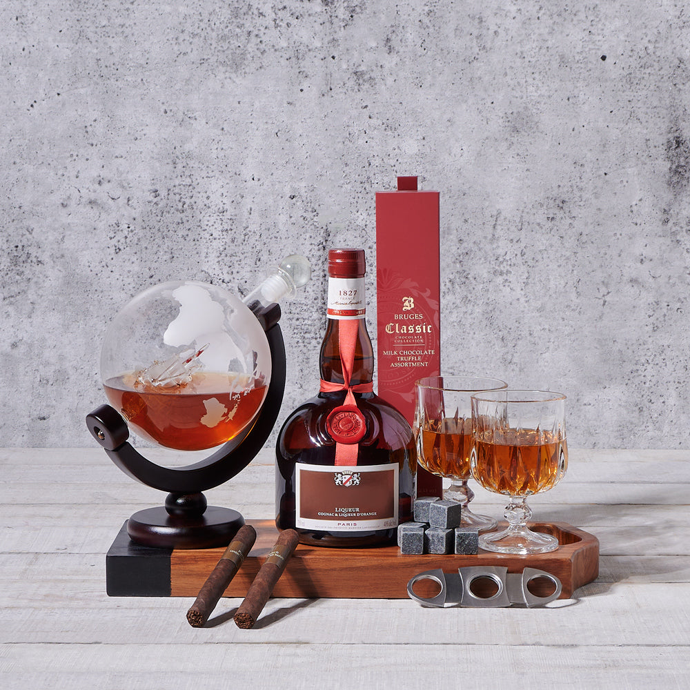 Liquor Basket with Etched Globe Decanter – how the gift is presented