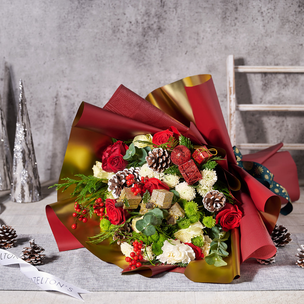 Red White Rose Christmas Bouquet – how the gift is presented