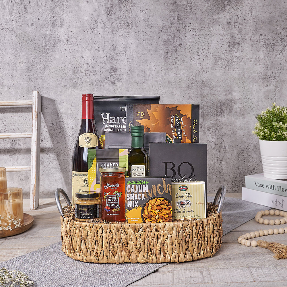Wine with Smoked Salmon Basket – how the gift is presented