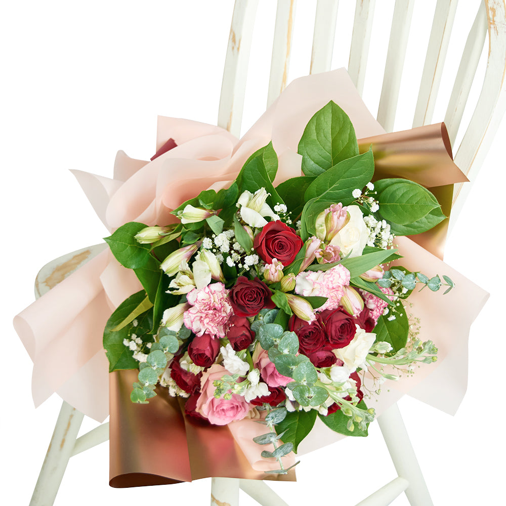 Mixed red and white rose bouquet