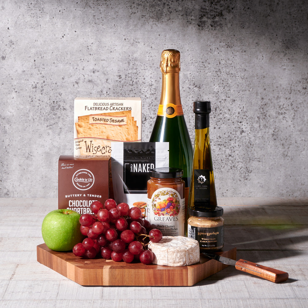 Sparkling Wine with Artisan Snacks Basket, USA – how the gift is presented