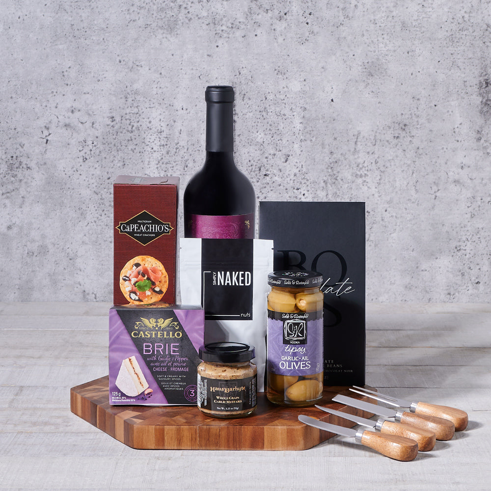 Gourmet Wine Gift Basket with Brie Cheese and Cutting Board – how the gift is presented
