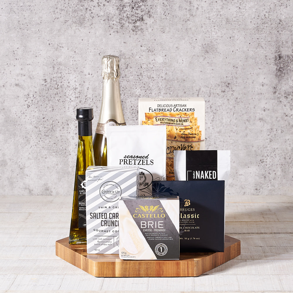 Hexagonal Cutting Board with Sparkling Wine – how the gift is presented